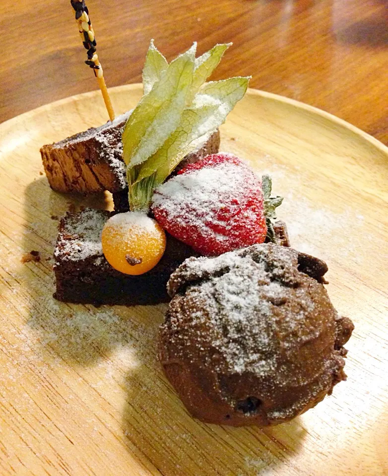 Brownie with buah keluak ice cream@The Quarters, Icon Village|coxiella24さん