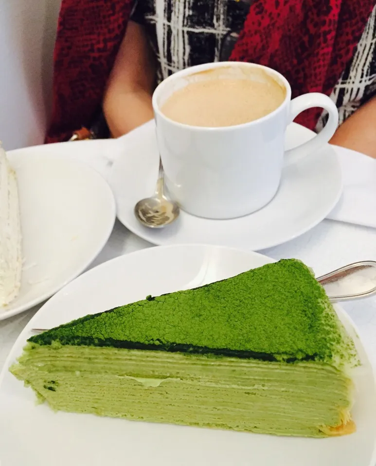 Lady M's famous Green Tea Mille Crepes😋😋😋|MyRaXさん