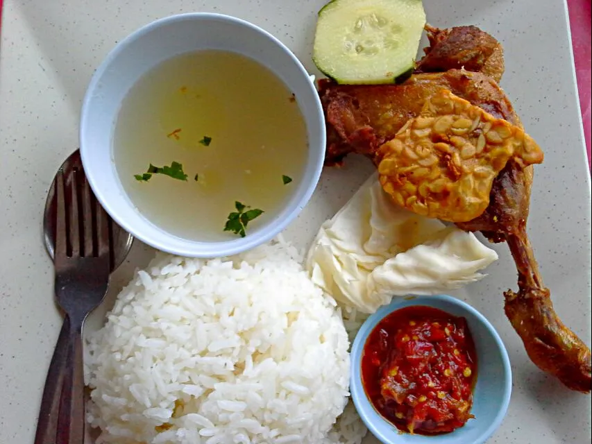 Nasi Bebek Penyet (Smashed Duck Rice)|FooDin'sさん