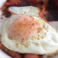 Snapdishの料理写真:目玉焼き丼だこのやろう|おざきさん