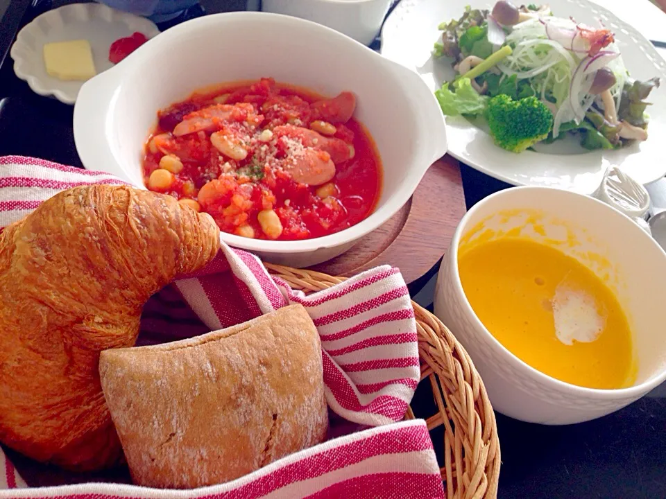 2015/07/05朝ごはん🍚大豆のトマト煮・多品目彩サラダ・キャロットポタージュ・パン|つついなつさん