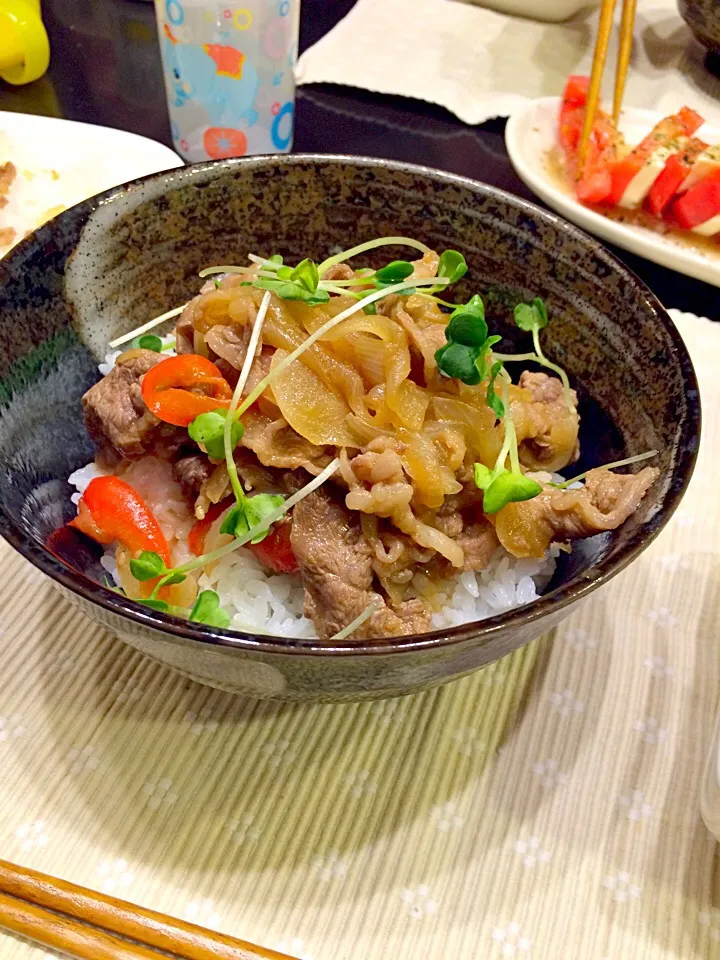 Snapdishの料理写真:休日のお昼ご飯焼肉丼☆|mayuiroshuさん