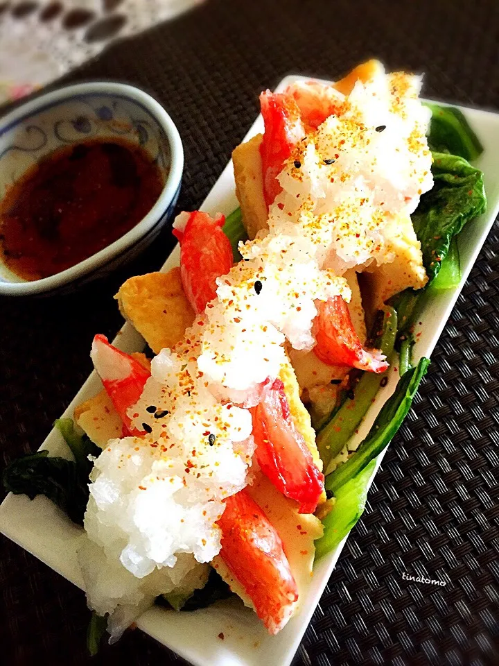 焼き厚揚げのカニ風味カマボコ、大根おろし乗せ！|Tina Tomoko😋さん