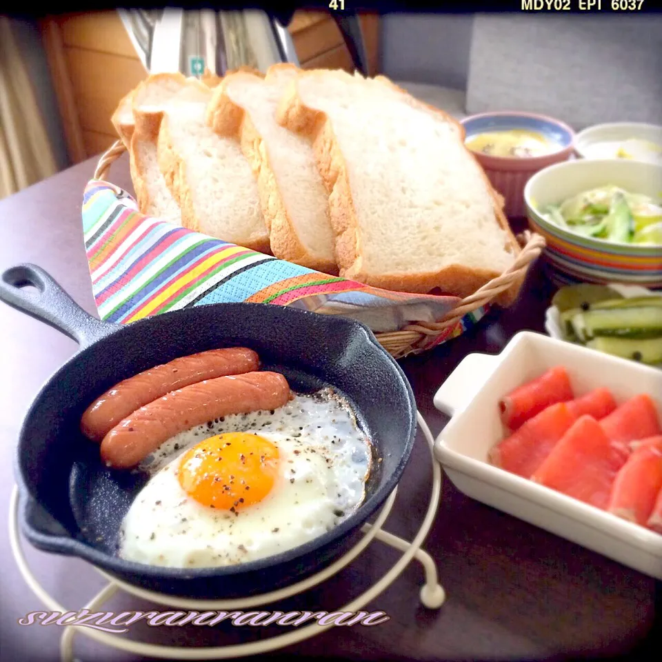 HBふわふわ食パンで朝ごはん♫|すずらんさん