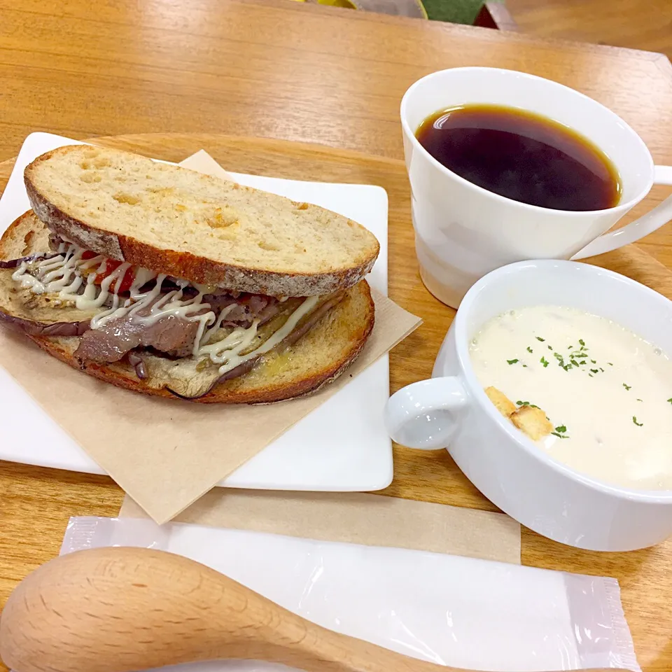 ローストポークのサンド☕️|ちーねーさん