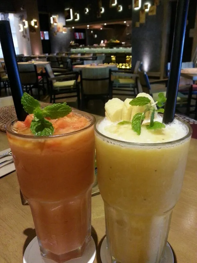 Banana brown sugar smoothie & Honey lime papaya smoothie @ Ole Ole Bali|korinoさん