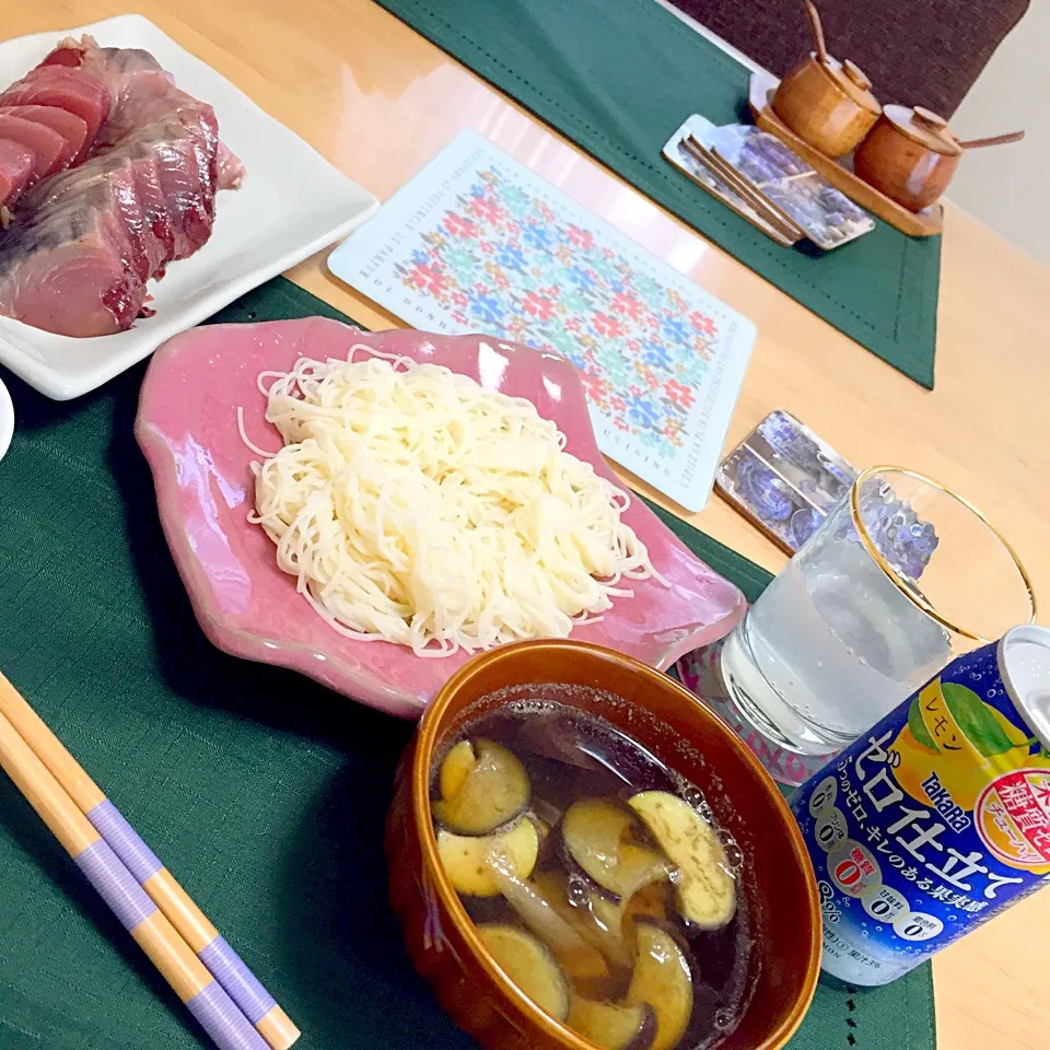 茄子と茗荷のあったかお汁で素麺😋うちのママの味✨これ子供の頃は大嫌いだったのでも大人になったら好きになったー|ちーねーさん