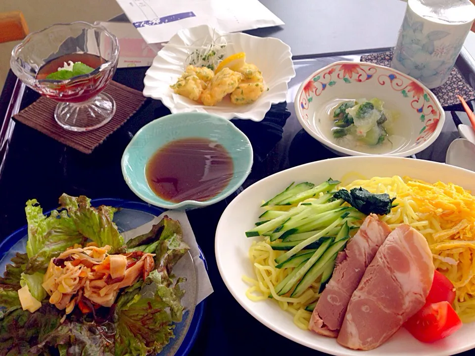 Snapdishの料理写真:2015/07/05昼ごはん🍚冷やし中華・イカの唐揚げ・青梗菜のみぞれ煮・中華風サラダ・花茶凍果|つついなつさん