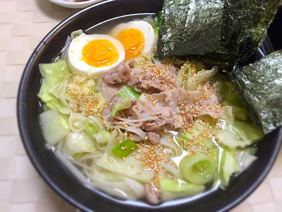 昼食べ過ぎたので夜は糖質0麺で。|いしぃむしぃさん