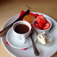 Snapdishの料理写真:A cream tea of Earl Grey jelly, scone, strawberries and cream.|emmaさん