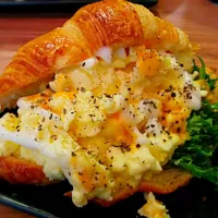 Snapdishの料理写真:#breakfast #croissant #scrambledegg|Meo Wattさん