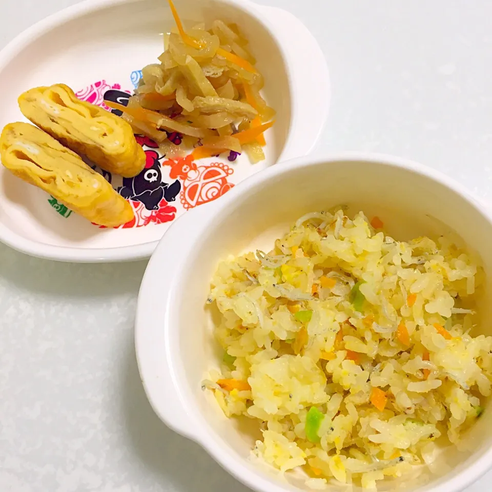 息子ごはん♡しらすと枝豆のチャーハン♡切り干し大根♡卵焼き♡|湊叶ママさん