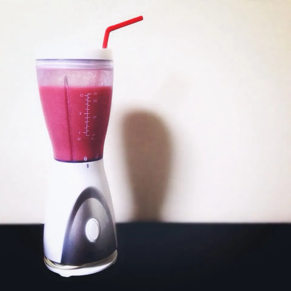 Smoothie〜tomato, raspberry, apple, banana, grapefruit.|nori.co.jpさん