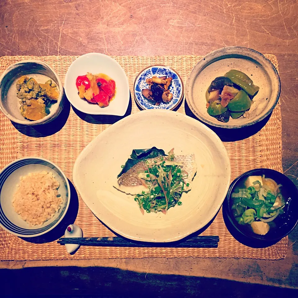 今夜も玄米定食…メインは真鯛の酒蒸し 夏香味野菜添え|Kaori Shimizuさん