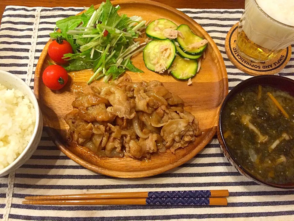 Snapdishの料理写真:豚バラの生姜焼き ズッキーニのツナサラダ アオサと野菜の味噌汁|haseseさん