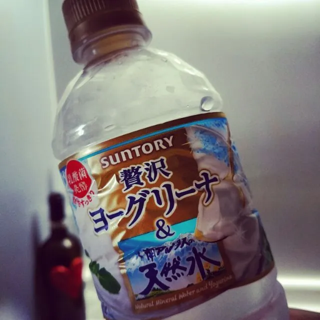 娘が買ってきてくれたヨーグリーナ😻いつも売り切れてるからやっと飲めて嬉しぃ～🙌💕
透明カルピスみたいな味？✨|Kashimanakitchenさん