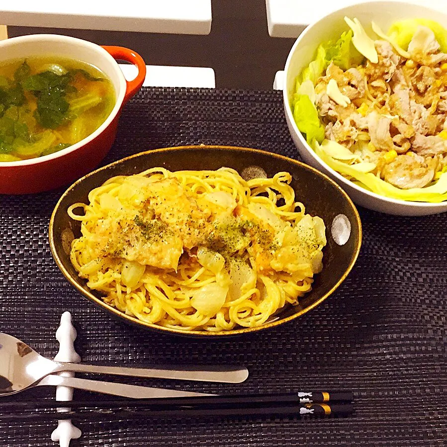 白菜とサーモンクリームパスタ。じゃがいものコンソメスープ。冷しゃぶサラダ。|OGIPAINさん