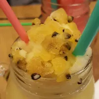 Passion fruit slush. Just ice and passion fruit blended together,  with just a bit of water added.  Cools you down and keeps you feeling hydrated #summersnacks |Dolly Chanさん