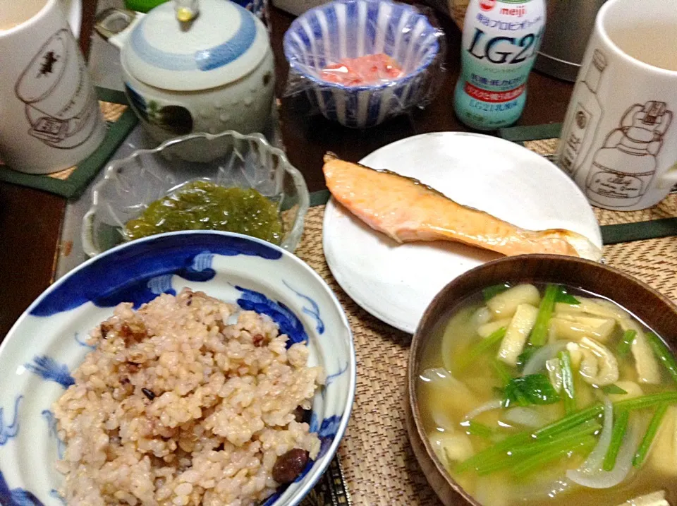 鮭＆めかぶ＆ほうれん草の味噌汁|まぐろさん