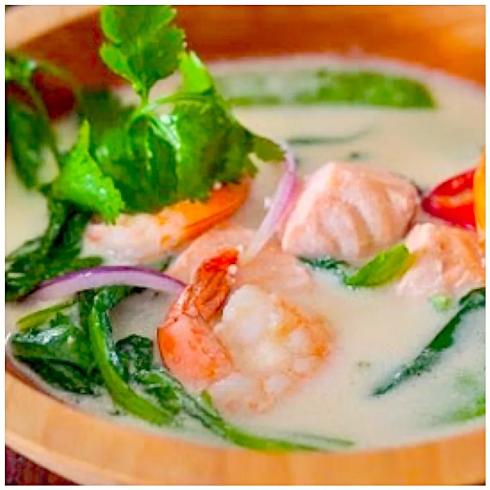 Seafoods in green leafy veggie cream soup|Mariadeenahさん