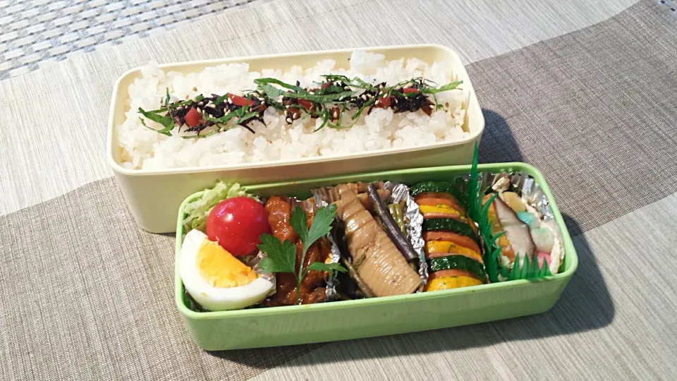 Snapdishの料理写真:主のお弁当     梅ひじきふりかけごはん|おちゃわんさん