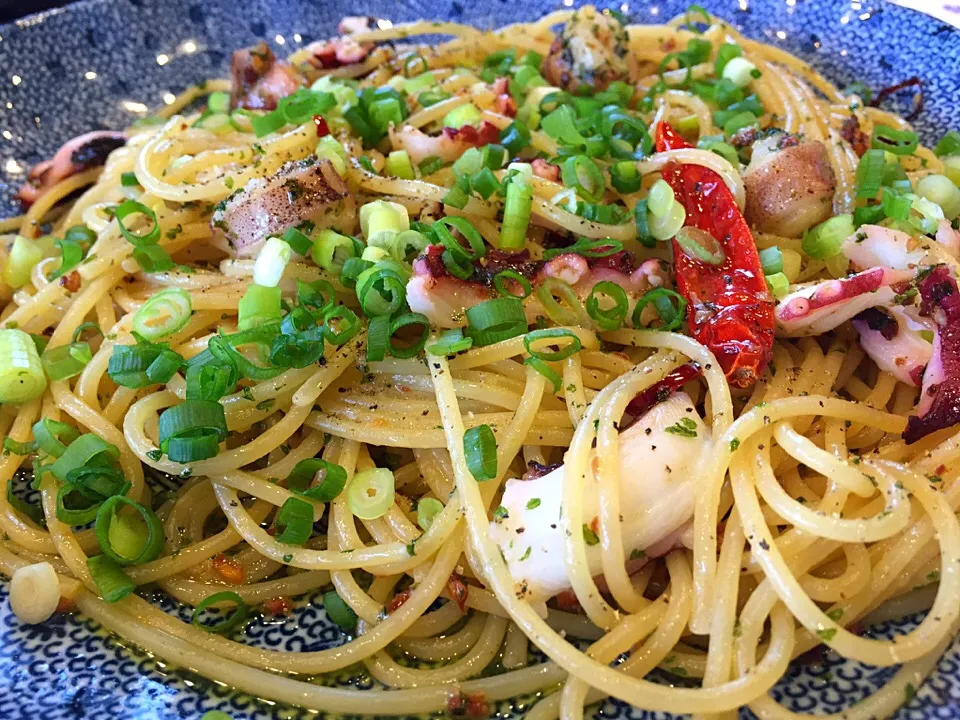 タコとヤリイカのペペロンチーノ♪|tku🍅🍝🍜🍝🍜🍝🍅さん