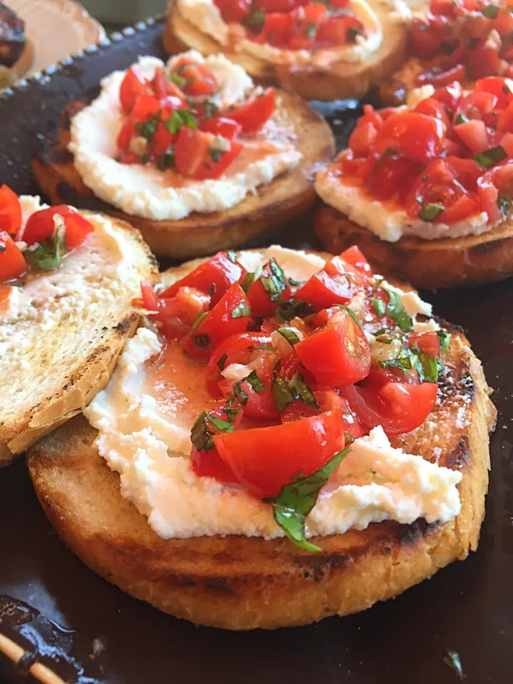 Grilled Bread with Ricotta and Tomatoes|K Goodnessさん