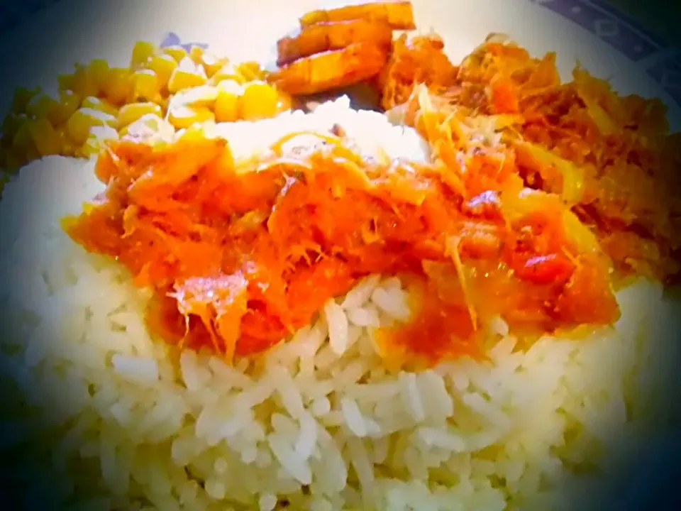 Minced Cod Fish with Steamed Bleached Rice Fried Vine Rippened Plantains and Sweet Garlic Corn|Juan Simmsさん