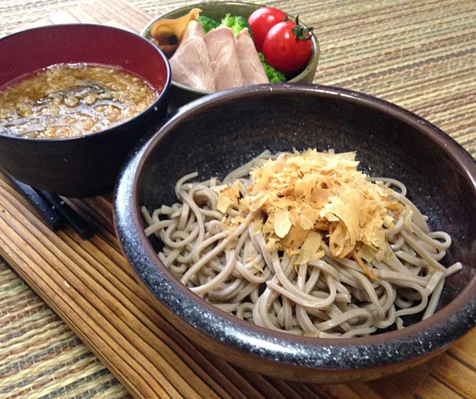 単身赴任の昼ごはん 越前風おろしそば サラダ 味噌汁|ぽんたさん