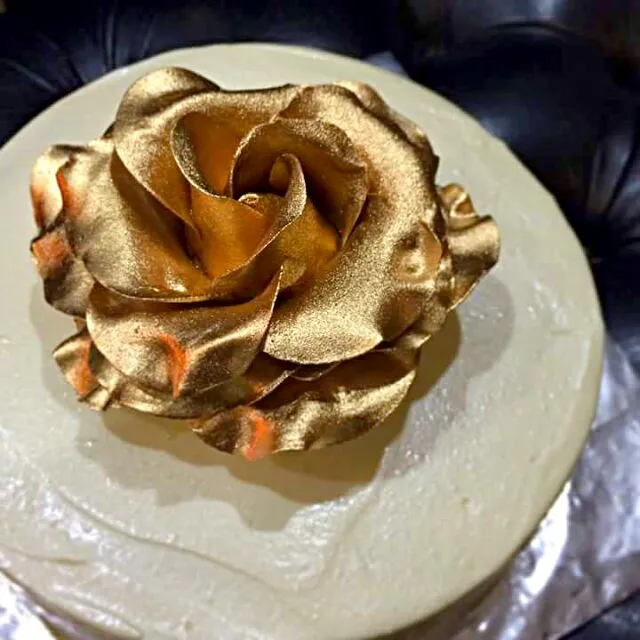 pumpkin chiffon passion fruit cake with edible gold rose|CHUENCHAIさん