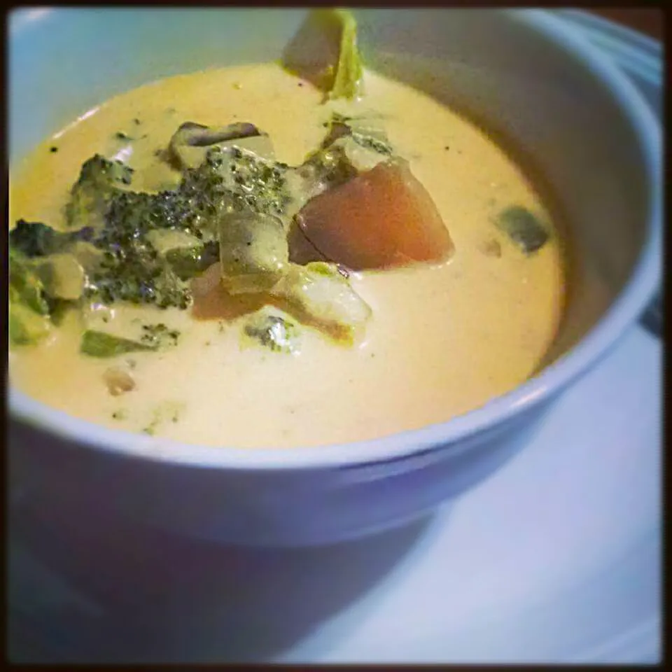 Broccoli & Potato Cheese Soup|Deyhonn Christine Brownさん