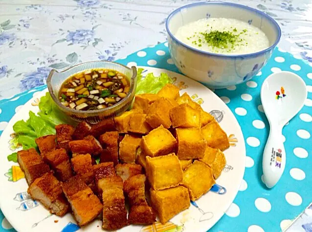 揚げ豚ばら肉と豆富 - Fried pork & tofu ( bean-curd ) with spicy vinegar soy sauce and thin rice porridge😋❤️✨|Liezlさん