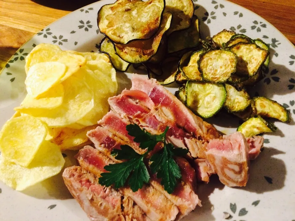 Snapdishの料理写真:Tuna and vegetables chips|thebigfattheoryさん