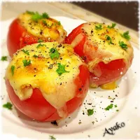 ジュワ〜っ！まるで濃厚ピザ♡丸ごとトマトのチーズパン粉焼き