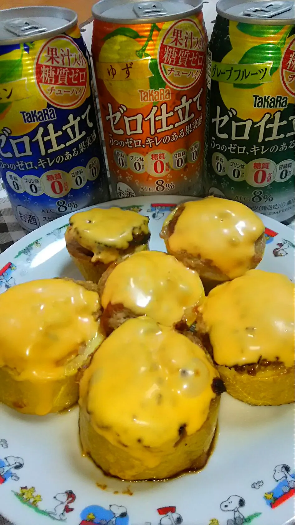 ズッ黄ーニのハンバーグ詰めon the チェダーチーズ😋|ひとみんΨ(*´∀｀)Ψさん