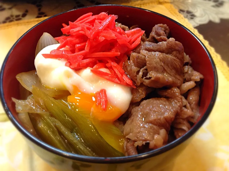 すき焼き丼の完成😋|アライさんさん