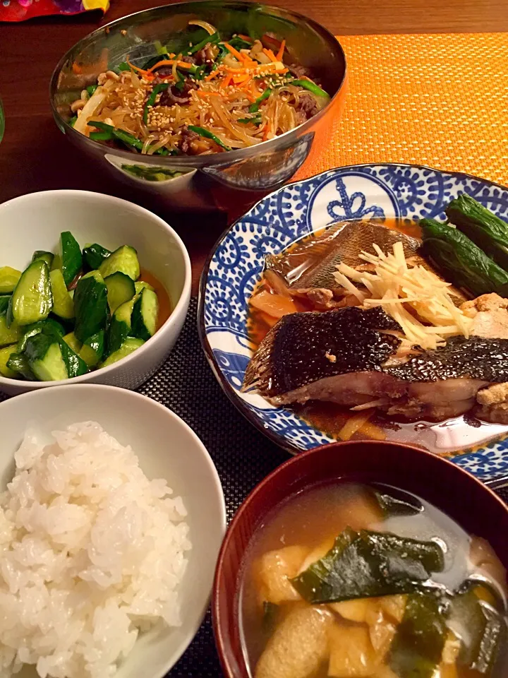 無性に煮魚が食べたくなり、カレイ煮付け、白飯、チャプチェ、で晩御飯☆|Tomomi Booさん