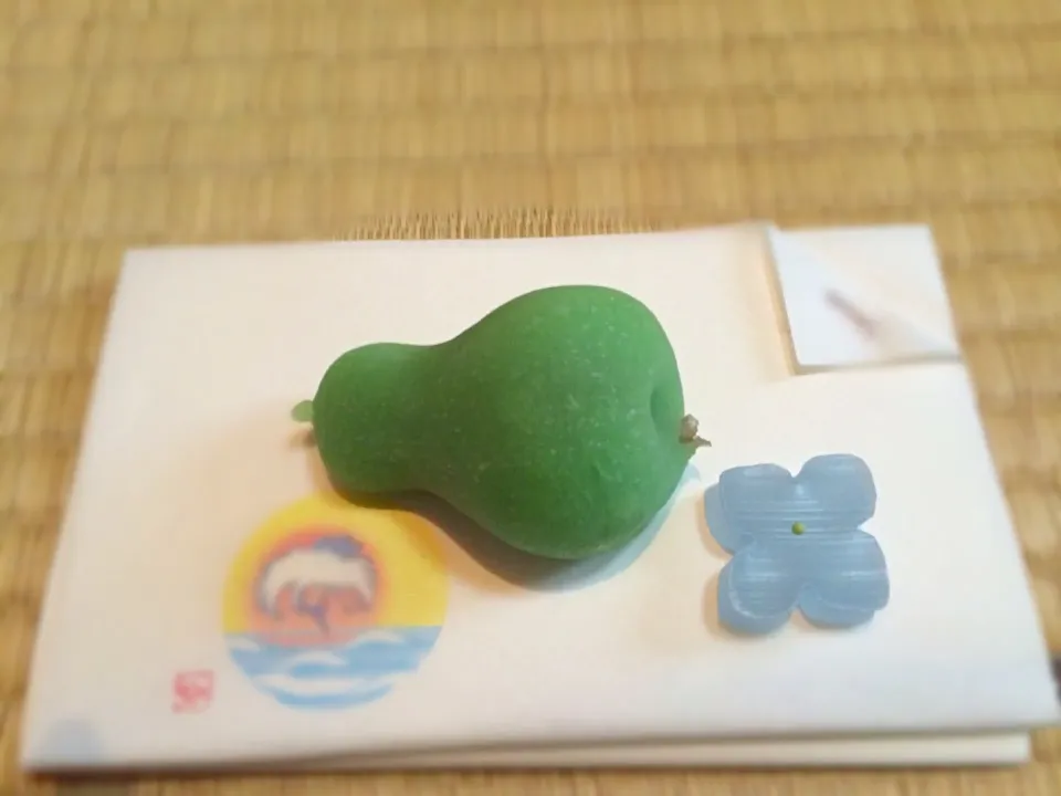 先日のお稽古のお菓子が瓢箪でした。お尻から餡が飛び出しているのはご愛嬌ってことでw。|Junko Tsurunoさん