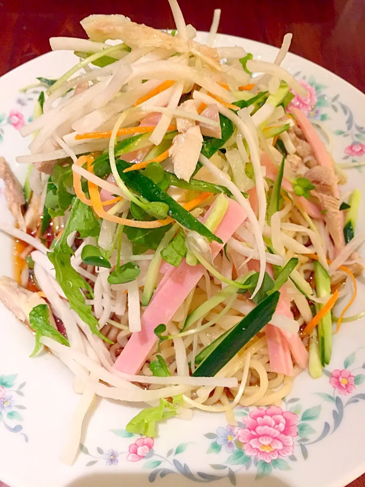 蒸し鶏と野菜の冷麺|ふくぷくさん