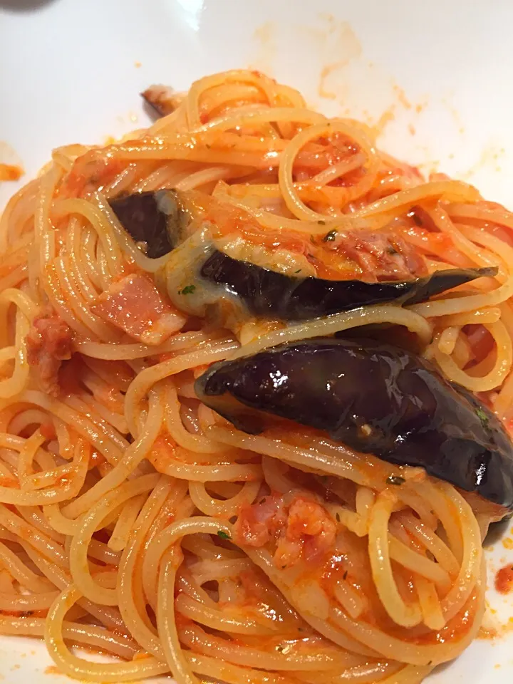 Pasta with eggplants and bacon tomato sauce|Mary Annさん