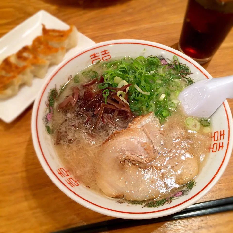 Snapdishの料理写真:大好き豚骨ラーメン|yurinkoさん