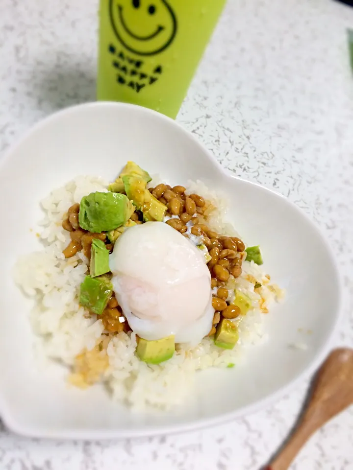 アボカド納豆丼✻°•|ほうれんmamaさん