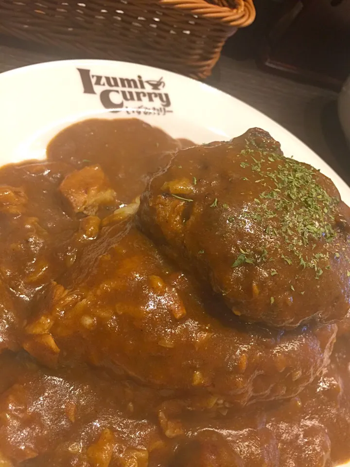 ハンバーグ煮込みスジカレー🍛|Mattさん