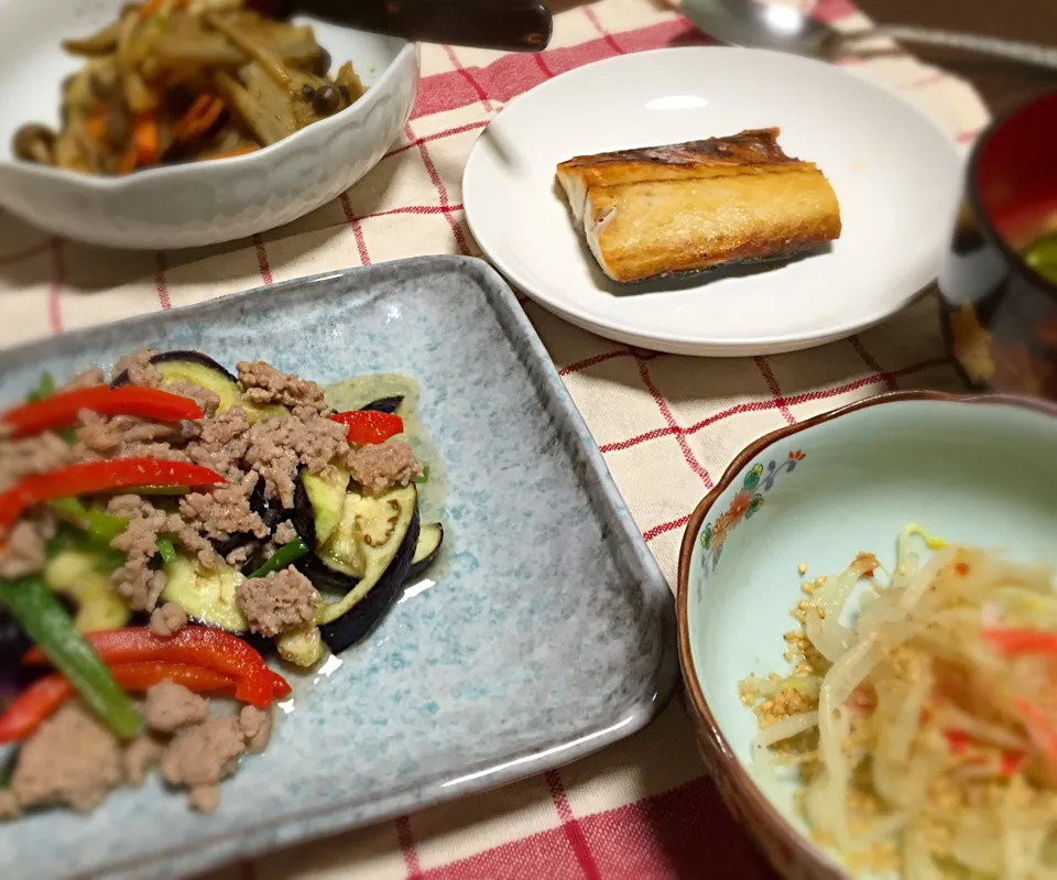 ナスと挽肉の炒め・もやし胡麻和え・根菜五目煮・焼き塩鯖|Yuko Kisoさん