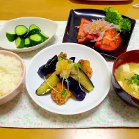 野菜がもらいまくりやから野菜消費メニュー＊ナスととり唐揚げの大根おろし添え、トマトオニオンサラダ、具だくさん豚汁、きゅうりのお漬物＊|ゆーちゃんさん