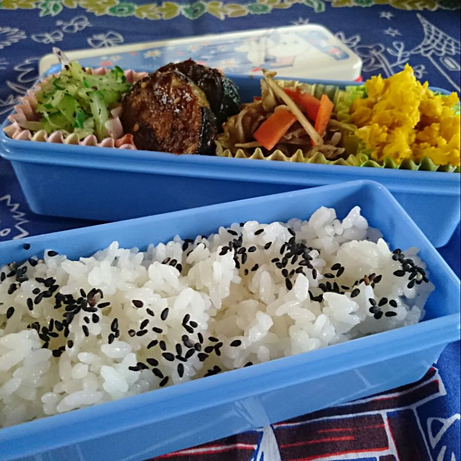 お弁当(7/6)
ごまごはん、金平ごぼう、茄子のステーキ、かぼちゃとクリームチーズのサラダ、きゅうりとキャベツのゆかり和え|さっちんさん