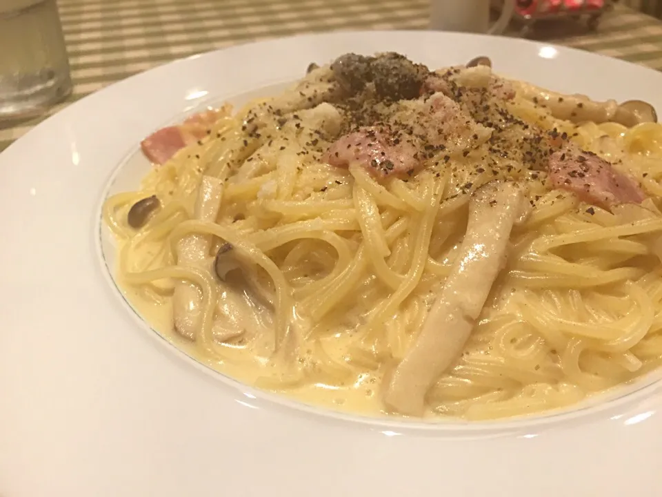 Snapdishの料理写真:きのことベーコンのカルボナーラ|hirotomoさん