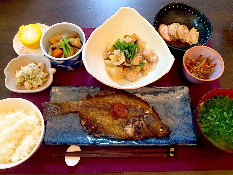 Snapdishの料理写真:カレイの煮付け   モロッコ豆のサラダ   筑前煮   大根の煮物   きんぴらごぼう   味噌汁|NAKATAさん