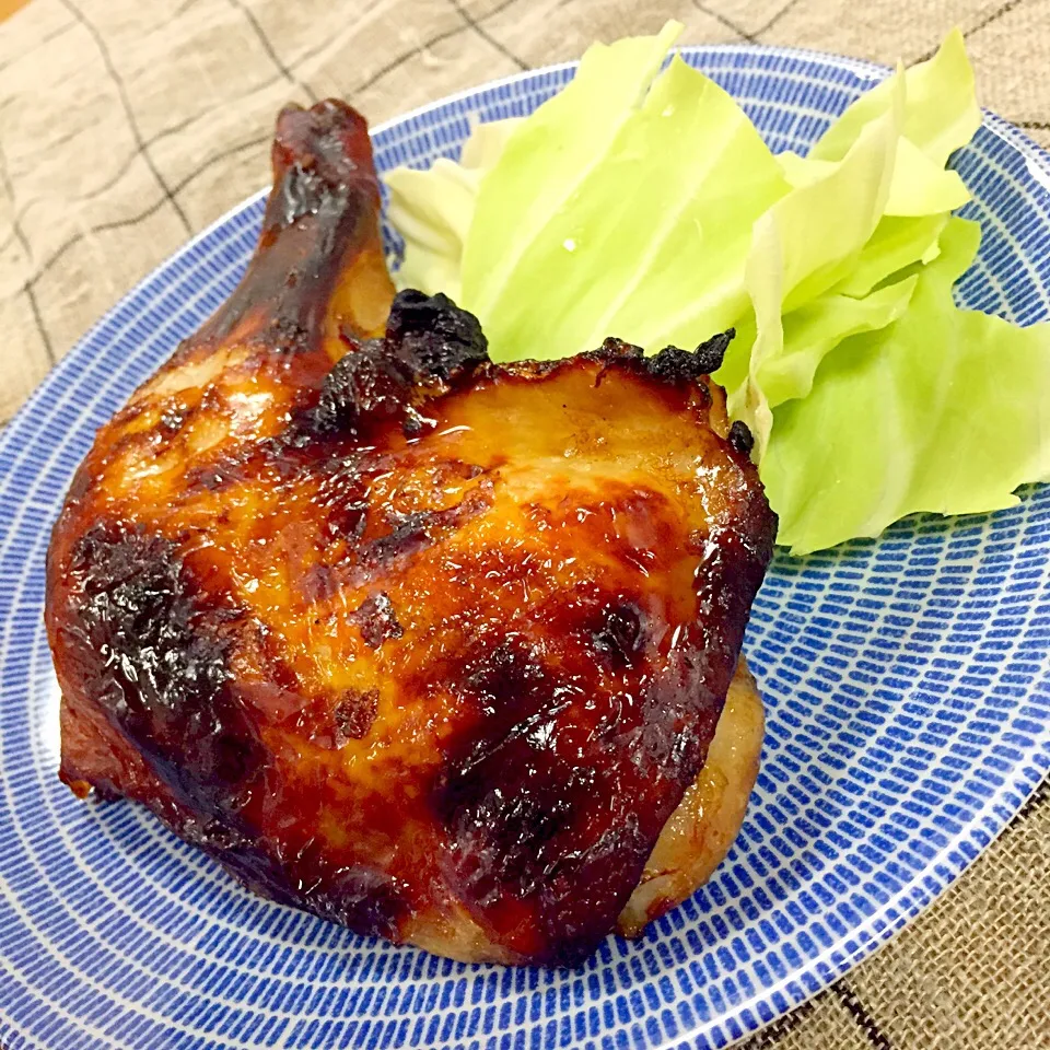 骨付き鶏モモ肉を焼いて！|アッツさん