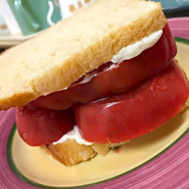 purple Cherokee heirloom tomato sandwich|CHUENCHAIさん